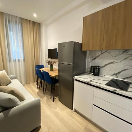 Brand New Apts Located At The City'S Main Square-100 Mbs Wifi ดูร์เรส ภายนอก รูปภาพ