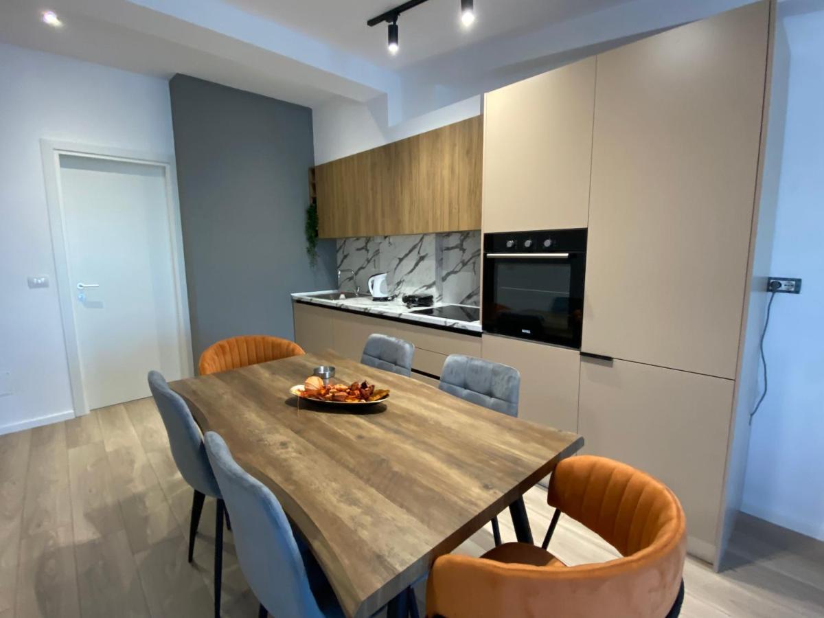 Brand New Apts Located At The City'S Main Square-100 Mbs Wifi ดูร์เรส ภายนอก รูปภาพ