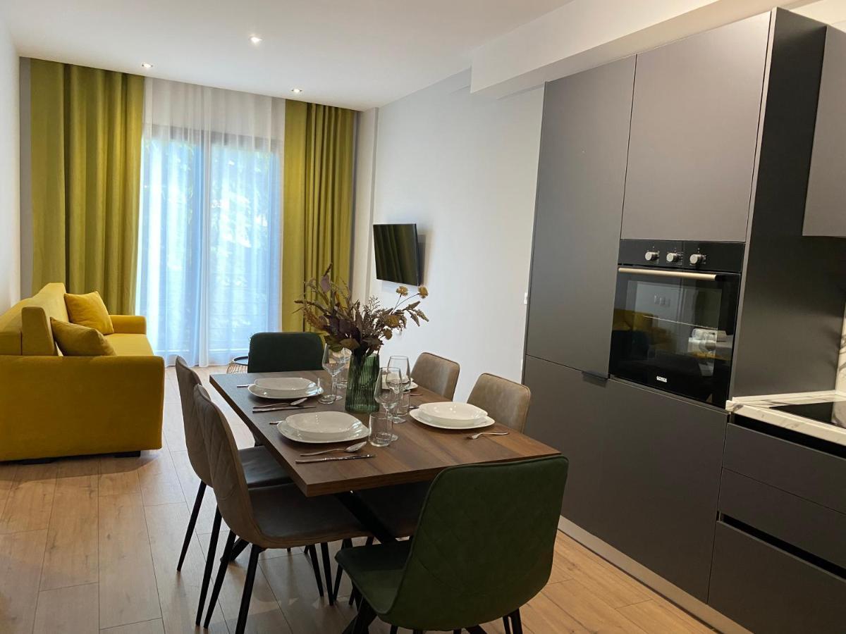 Brand New Apts Located At The City'S Main Square-100 Mbs Wifi ดูร์เรส ภายนอก รูปภาพ