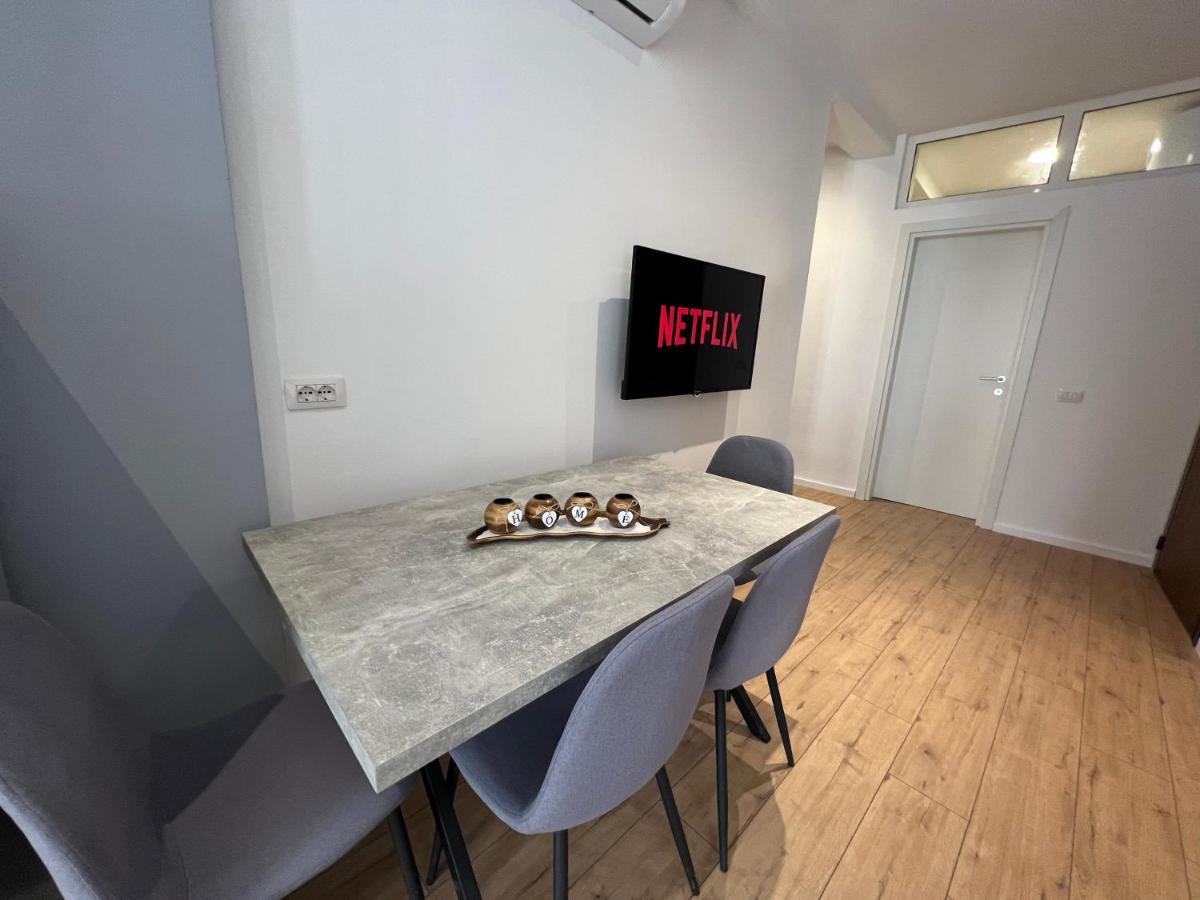 Brand New Apts Located At The City'S Main Square-100 Mbs Wifi ดูร์เรส ภายนอก รูปภาพ